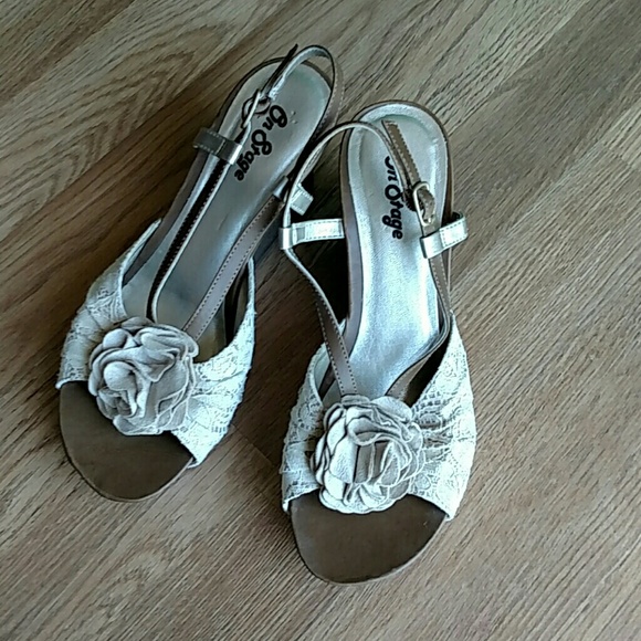 Adorable Wedges - Picture 1 of 3